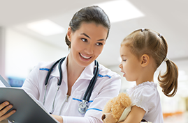 Arzt berät Patientin Arzt berät Patientin